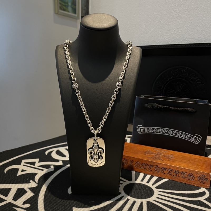 Ch**me He**ts necklaces
